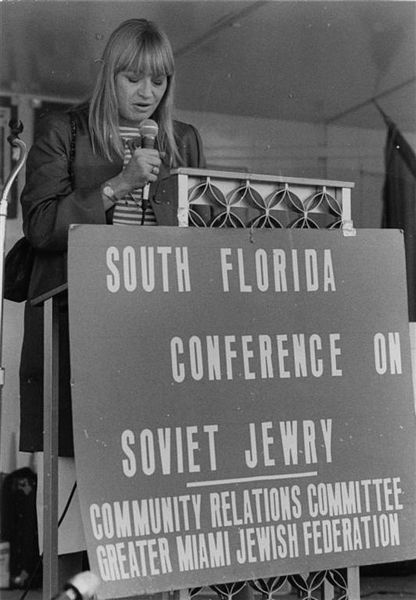 Mar. 1984:  Singera and activist Mary Travers at a the rally, South Florida Conference on Soviet Jewry, Greater Miami Jewish Federation Community Relations Committee