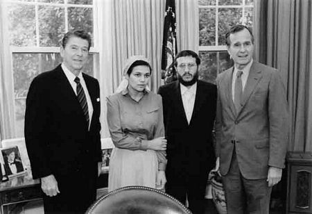 May 1981: Refuseniks Anatoly Shcharansky and Yosef Mendelevich meet with President Ronald Reagan and Vice-President George H.W. Bush (photo: Bill Fitzgerald, White House)